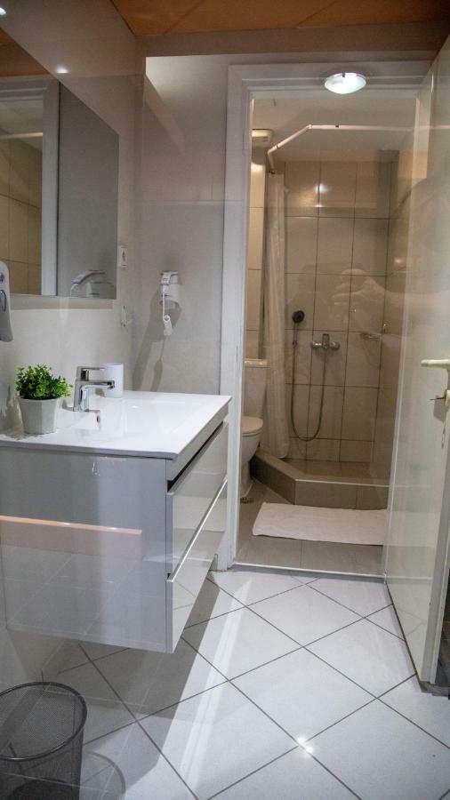 Christine'S Downtown Suites Kavála ภายนอก รูปภาพ